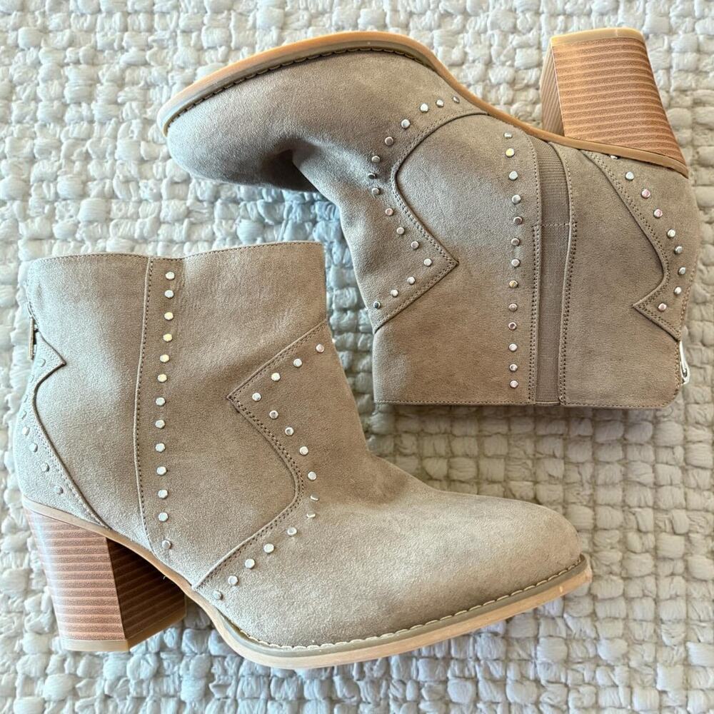 New Torrid 10W Wide Width Tan Taupe Studded 3" Heel Faux Suede Booties Boots